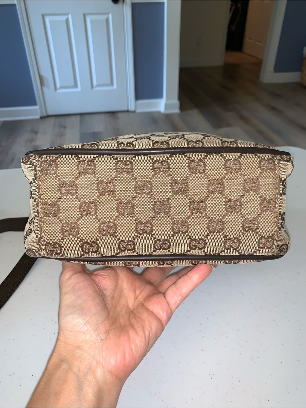 Gucci Beige & Brown GG
Canvas Messenger Bag needs new strap - Picture 6 of 17